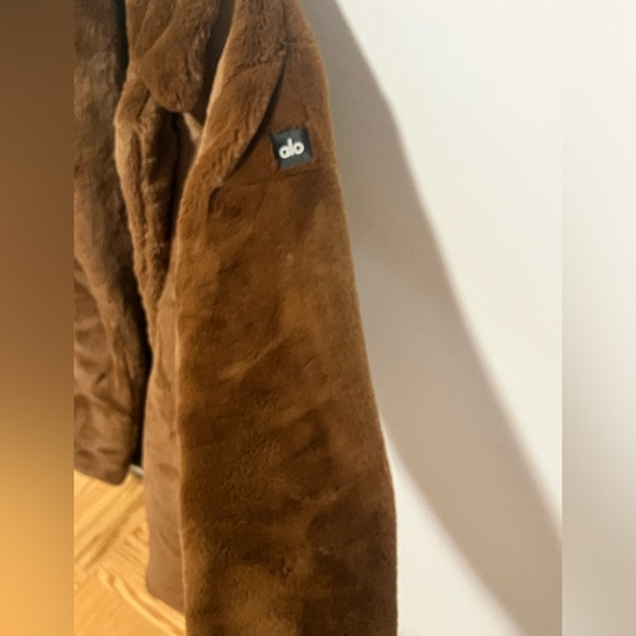 ALO yoga chocolate brown faux fur coat - Picture 7 of 7
